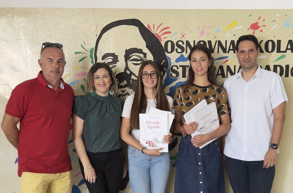 Nagrađeni najuspješniji učenici, učenica generacije je Lucija Zovko