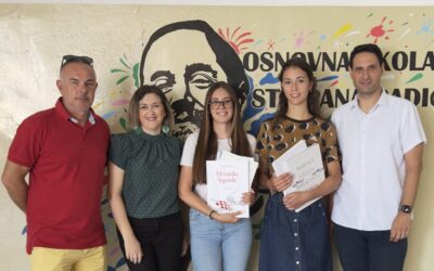Nagrađeni najuspješniji učenici, učenica generacije je Lucija Zovko