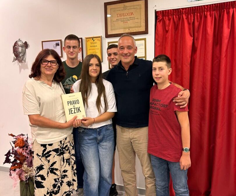 Naši učenici na predstavljanju knjige “Pravo na jezik”