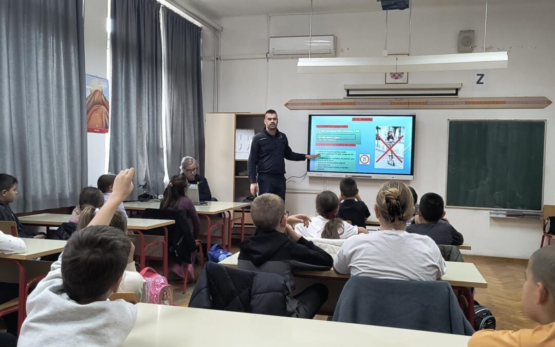 Djelatnici MUP -a posjetili treće razrede naše škole