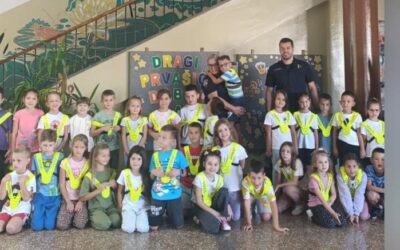 Prvašići učili o sigurnom sudjelovanju u prometu uz policijske službenike